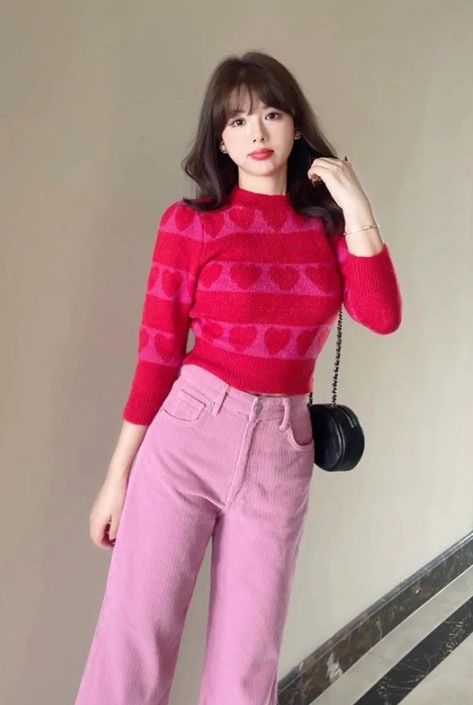 Red Heart Patterned Knit Sweater | Hyunjin - Loona - Fashion