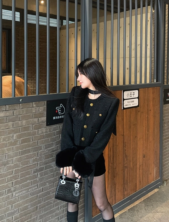 Black Tweed Jacket With Fur Cuffs | Rose - BlackPink