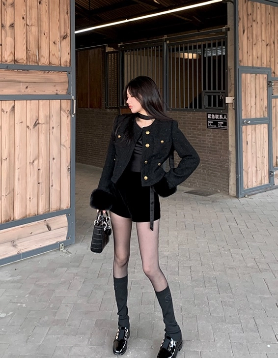 Black Tweed Jacket With Fur Cuffs | Rose - BlackPink