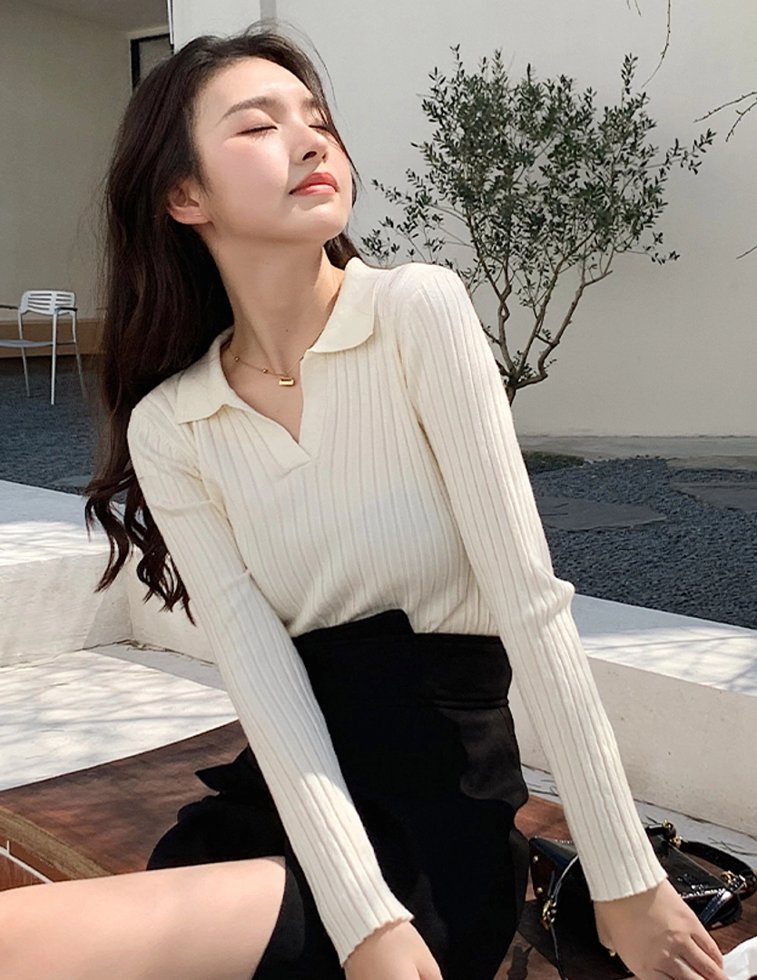 White Open Collar Knitted Top | Kook Yeon Su - Our Beloved