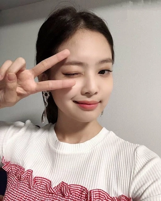Red Plaid Tube On White T-Shirt | Jennie - BlackPink