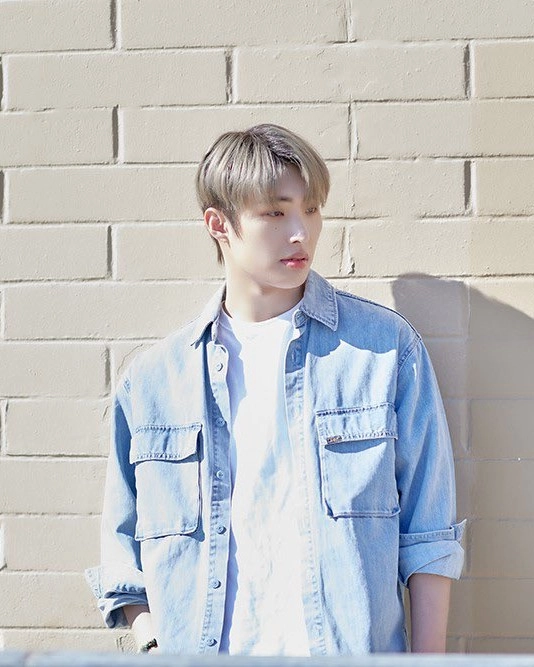 ATEEZ着用THE GREATESTのDenim Stadium Jacket ATEEZ着用THE GREATESTのDenim Stadium Jacket