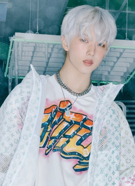 【32Dawn】STINGER NECKLACE ★NCT JISUNG着用★ Blue Neon Diamond Necklace | Jisung - NCT - Fashion Chingu