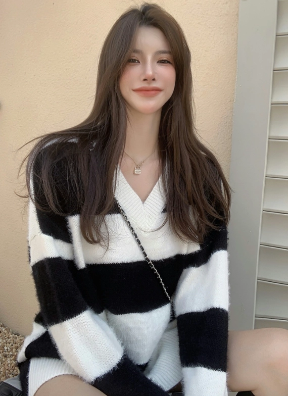 ★韓国人気★LOOKPLE★LOOK V-NECK NAPPING SWEATSHIRT Womens V Neck Sweatshirt Oversized Sweatshirt Long Sleeve