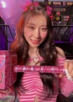 Pink Stripe Heart Top | Chaeryeong - ITZY - Fashion Chingu