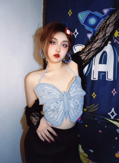 【aespa winter着用】Butterfly Hoodie Top Multicolored Tie-Dye Butterfly Cropped Top | Winter - Aespa