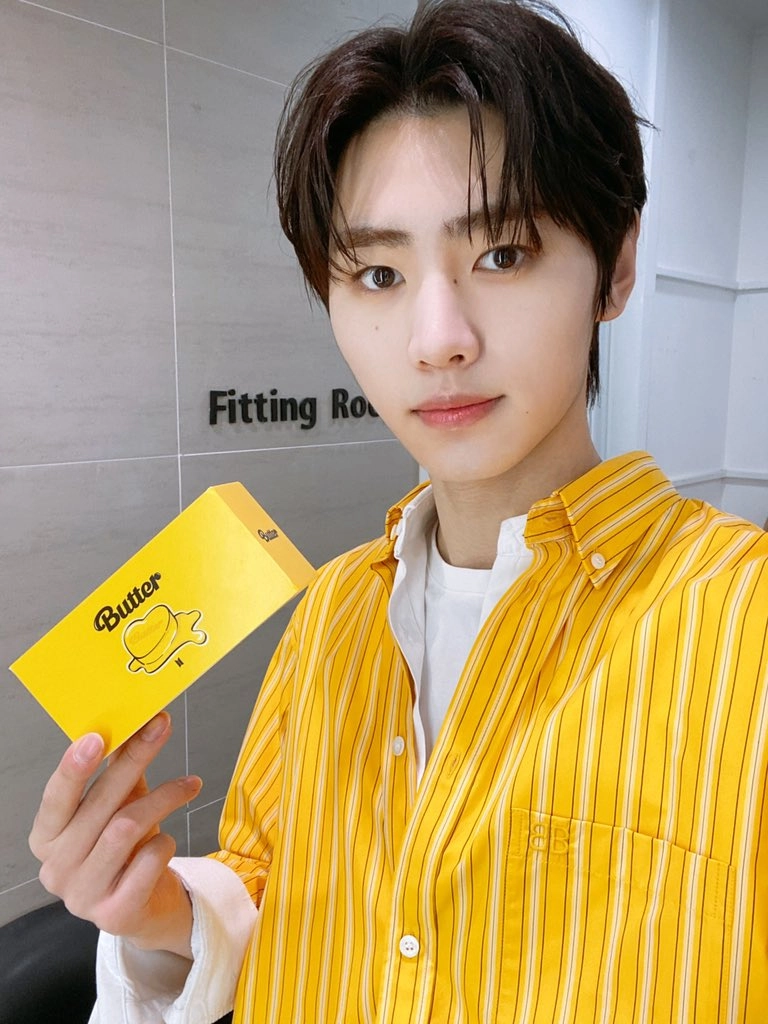 Yellow Striped Oversized Shirt | Sunghoon - Enhypen