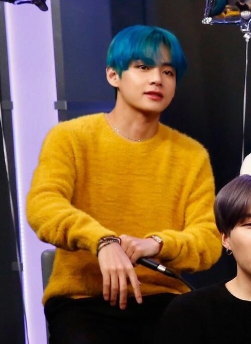 White Ribbed Mock Neck Sweater | Taehyung - BTS - Fashion Chingu