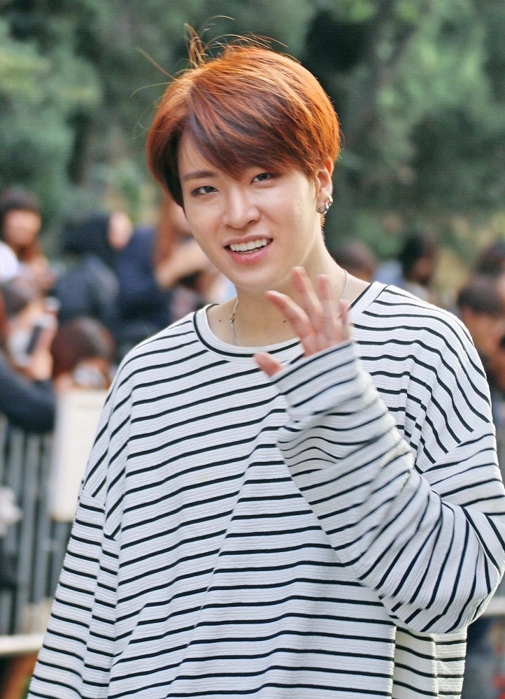 ★韓国の人気★【Young Long】★country stripe shir.t★ White Long Sleeve Striped T-Shirt | Youngjae - GOT7