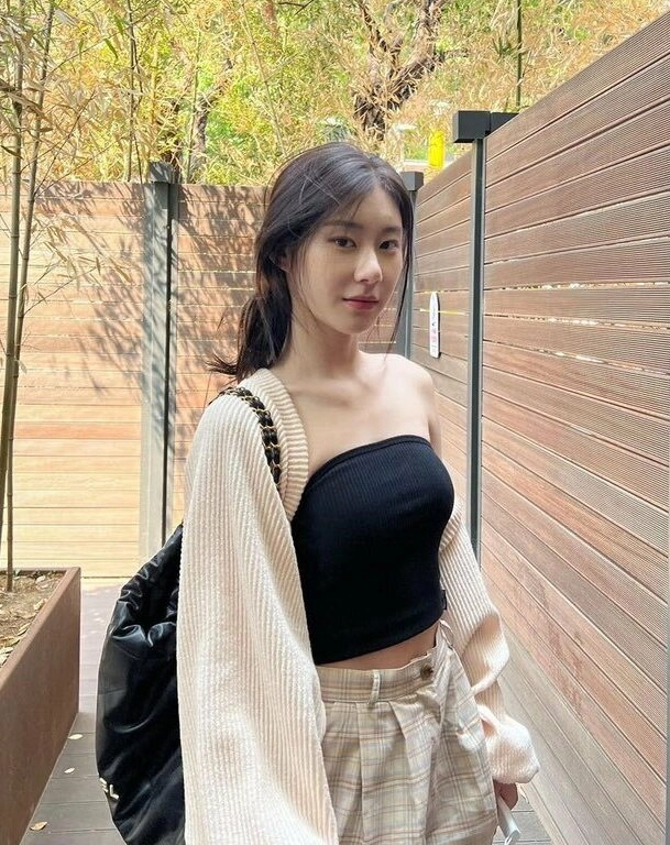 Creamy White Short Bolero Cardigan | Chaeryeong - ITZY
