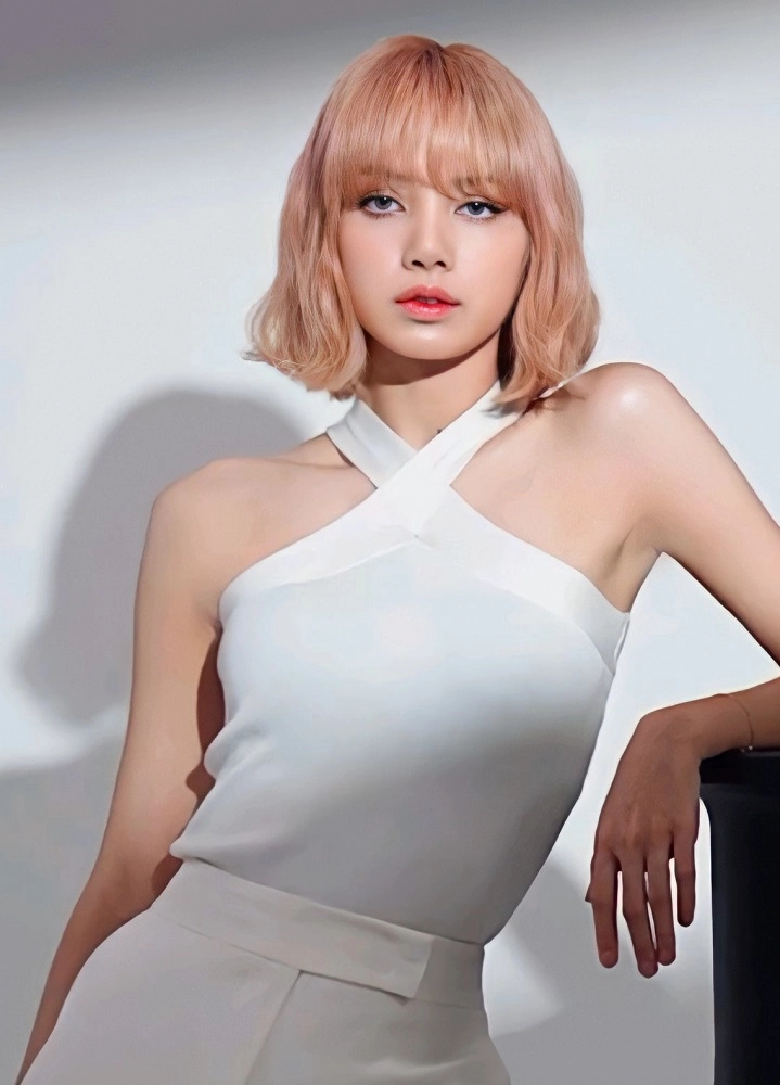 ピンクラグ　Lisa White Criss Cross Tank Top | Lisa - BlackPink - Fashion Chingu