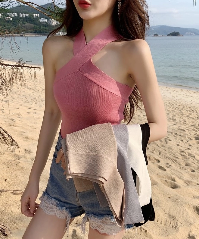 ピンクラグ　Lisa White Criss Cross Tank Top | Lisa - BlackPink - Fashion Chingu