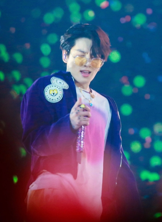 White Gradient Circle Print T-Shirt | Jungkook - BTS