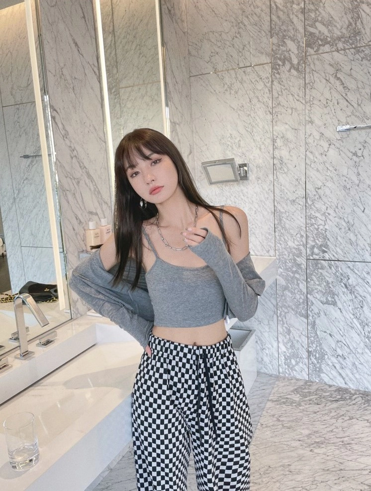 ☆aespa カリナ☆【INSILENCE】☆checkered drawstring ba.g☆ Black And White Checkerboard Pants | Karina - Aespa