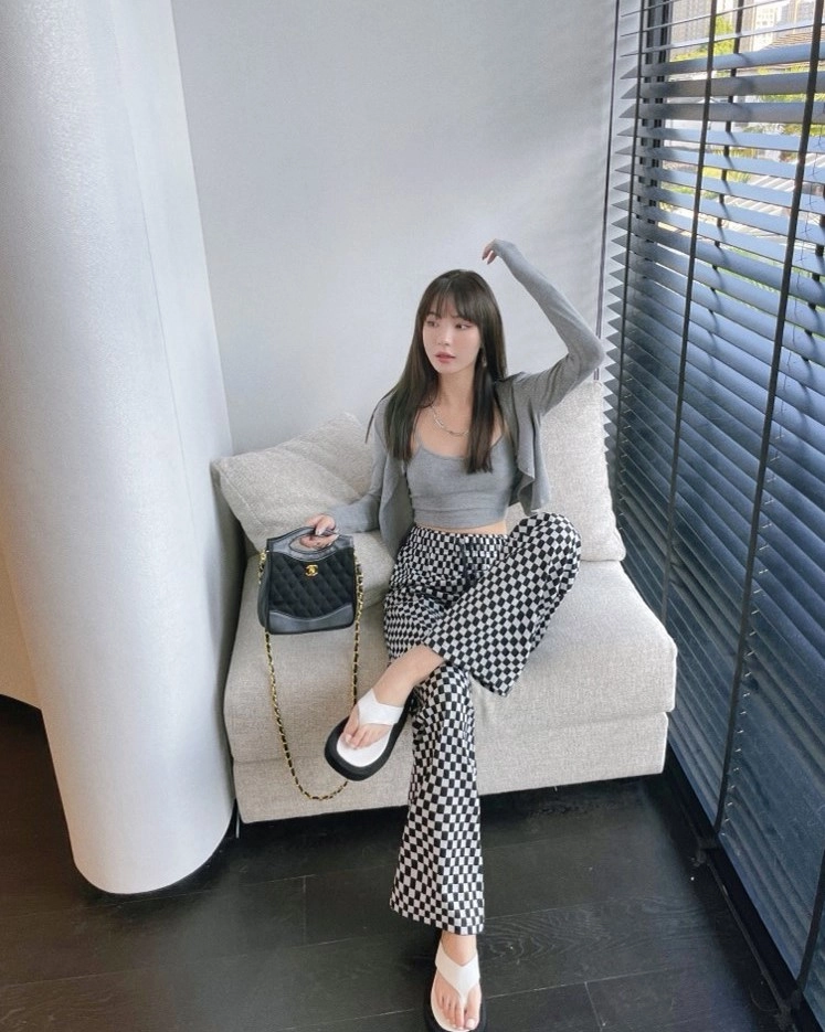 ☆aespa カリナ☆【INSILENCE】☆checkered drawstring ba.g☆ Black And White Checkerboard Pants | Karina - Aespa