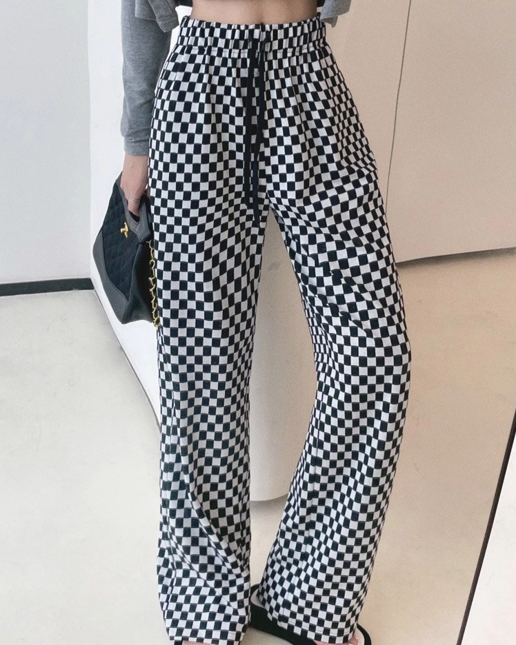 ☆aespa カリナ☆【INSILENCE】☆checkered drawstring ba.g☆ Black And White Checkerboard Pants | Karina - Aespa