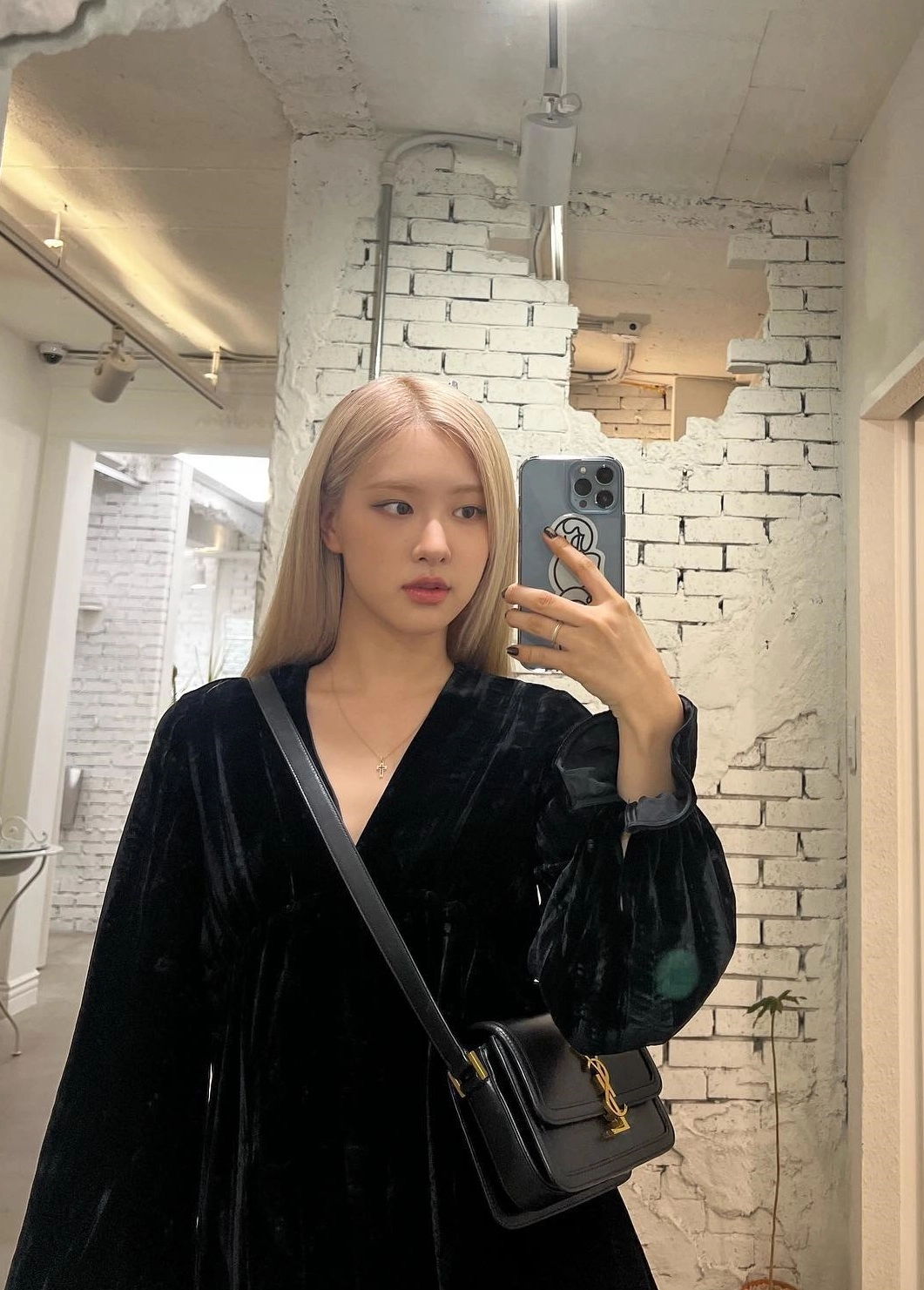 eyeye★大人気 ROSE VELVET DRESS Black Retro Velvet Doll Dress | Rose - BlackPink - Fashion