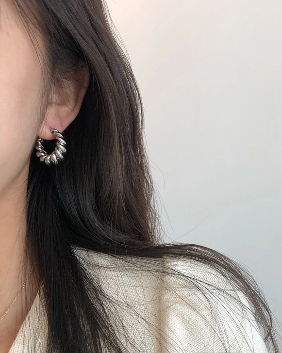 ★ENGBROX★ [silver 925][Taeyeon, Kim Hye-yoon worn] two hea Silver Twist Hoop Earrings | Taeyeon - Girls Generation