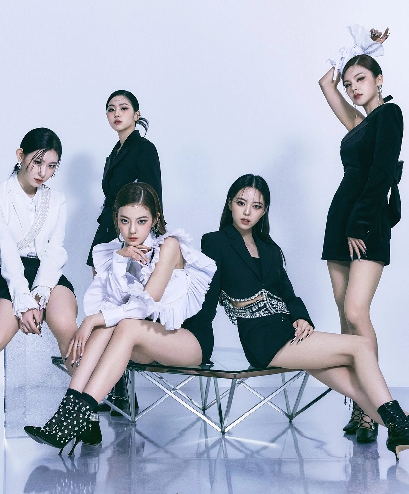 Black Crystal Chain Cropped Jacket | Yuna - ITZY - Fashion
