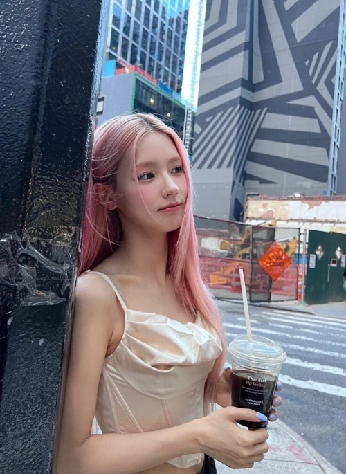 Silver Rose And Thorn Chain Necklace | Miyeon - (G)I-DLE