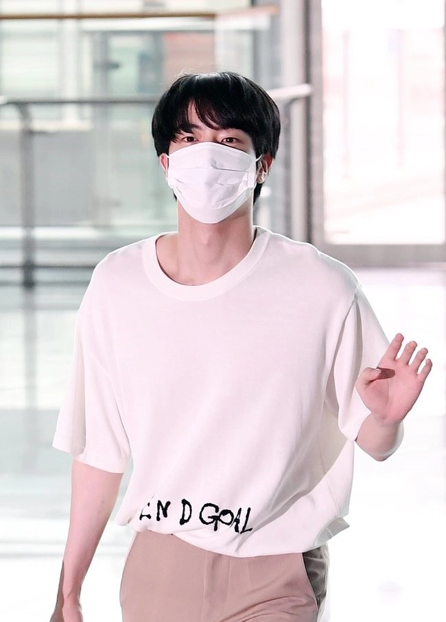 ☆公式☆JIN T-SHIRT WHITE JIN (BTS) - [HAPPY] (OFFICIAL MD T-shirt) – kpopalbums.com