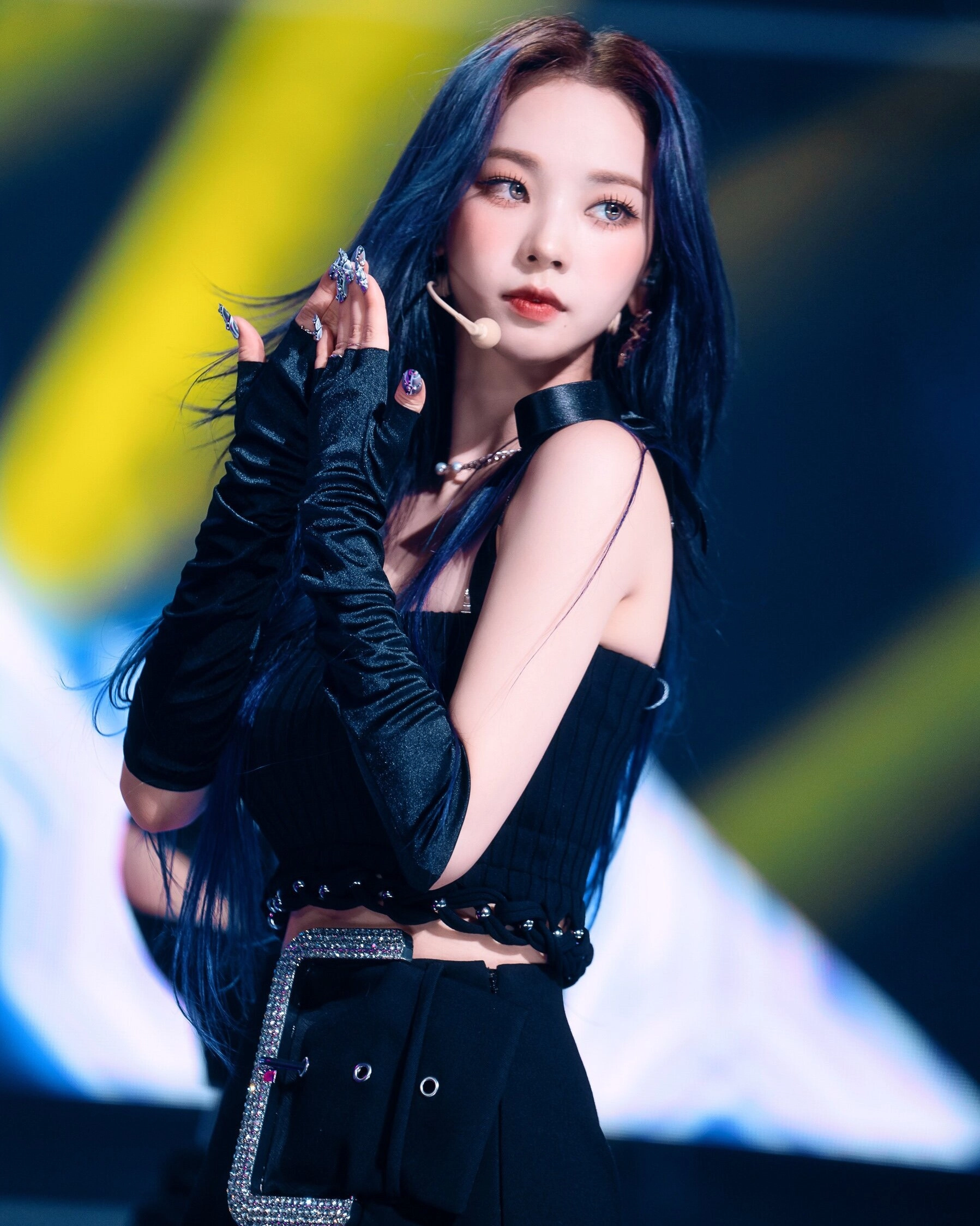 Black Large Buckled Skirt | Karina - Aespa - Fashion Chingu