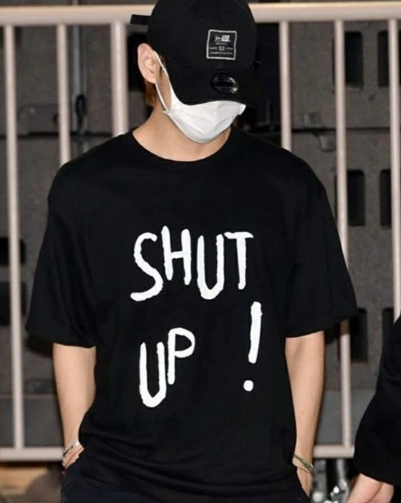 BTS V LAYOVER S/S T-SHIRTS テヒョン　入手困難 BTS V LAYOVER S/S T-SHIRTS テヒョン 入手困難