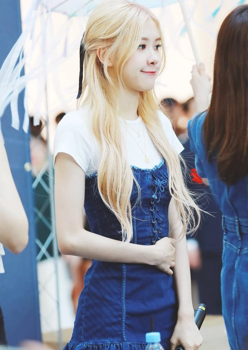 ROSE rosie BLUE Tシャツ　ロゼ　BLACKPINK ROSÉ [ROSIE] NUMBER ONE GIRL BLUE T-SHIRT