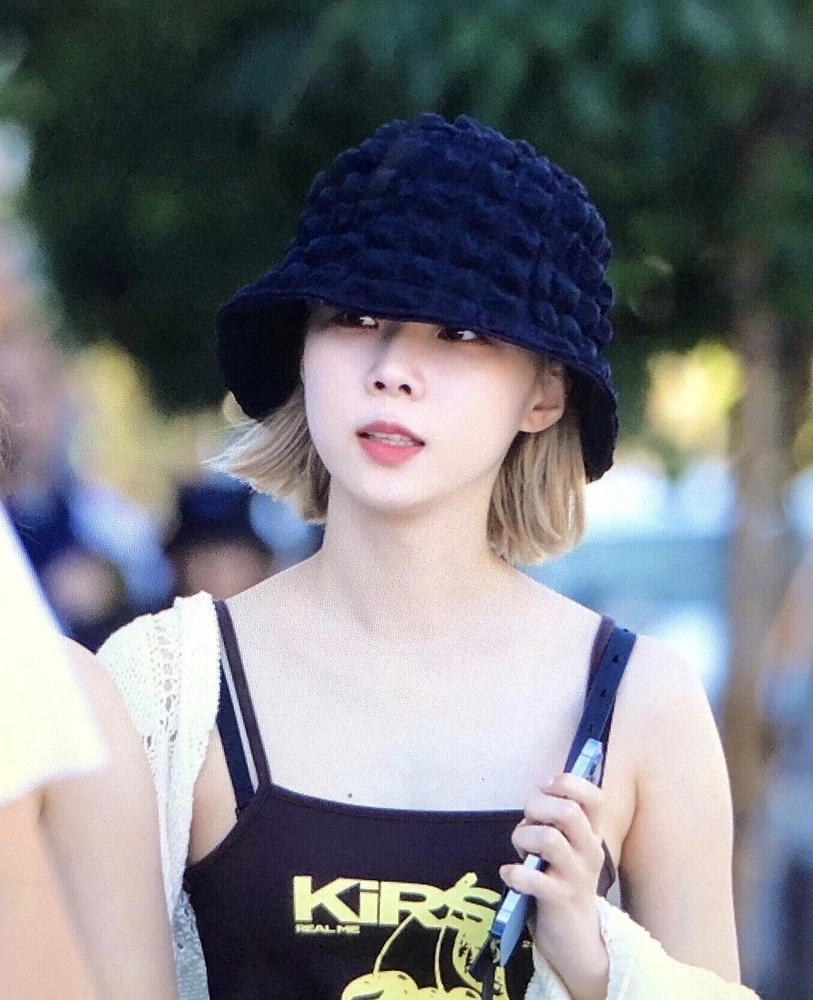 Black Textured Bucket Hat | Winter - Aespa - Fashion Chingu