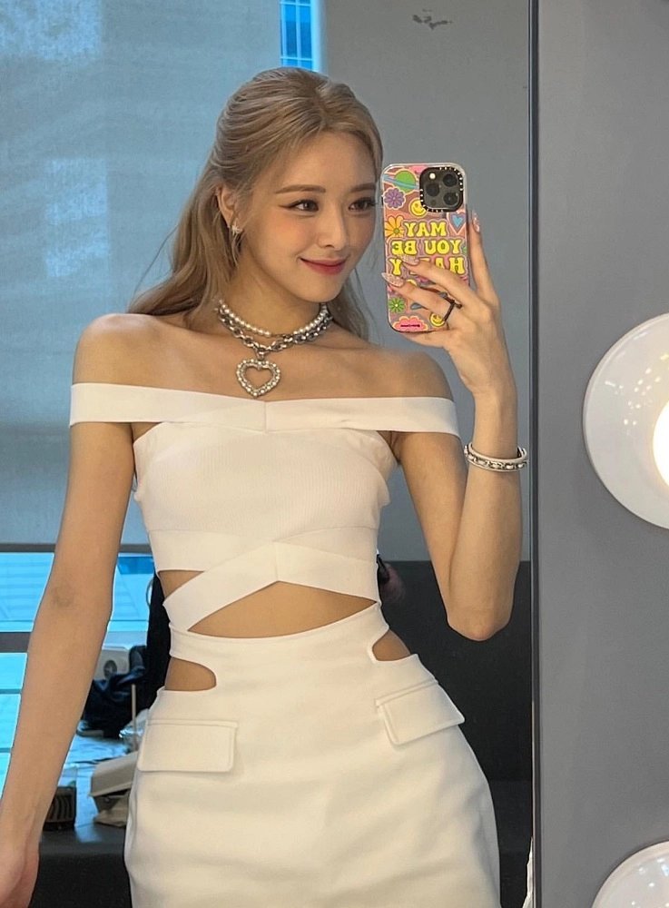 Yuna White Cross Ribbed Top | Yuna - ITZY - Fashion Chingu