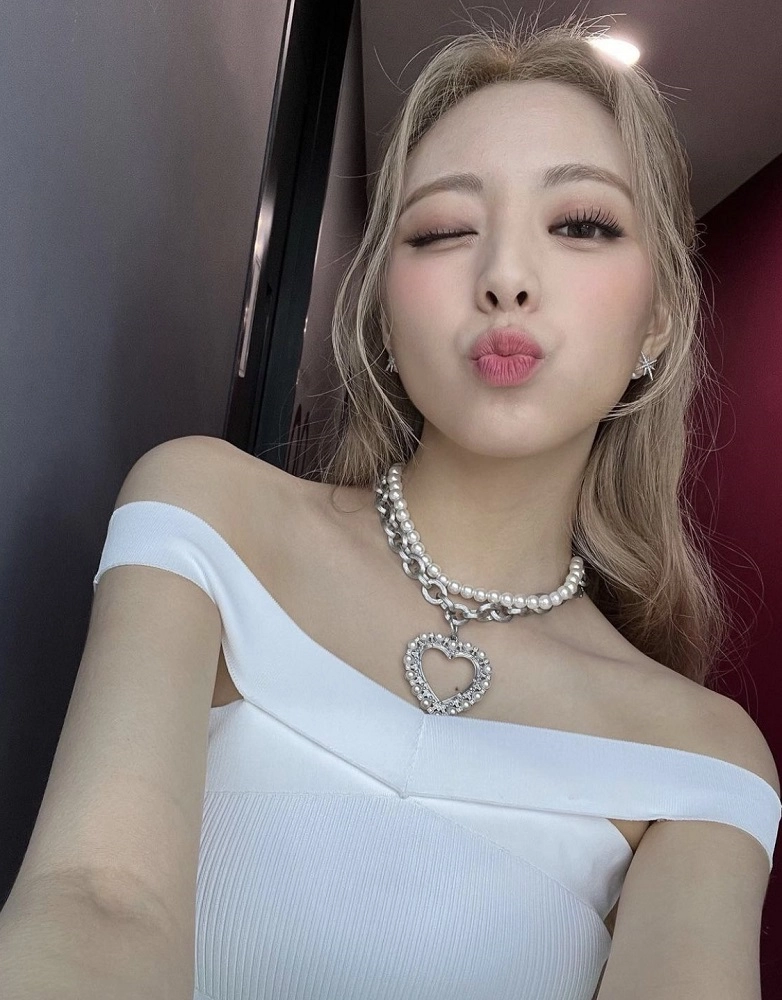 Yuna YUNA ] :: [250615]body goals 💖 🍁daily update about Yuna