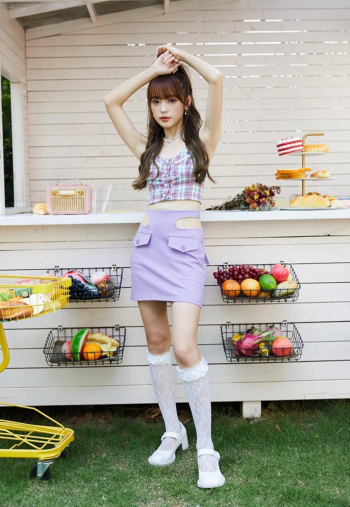 Yuna-ITZY-White-Tie-Waist-Mini