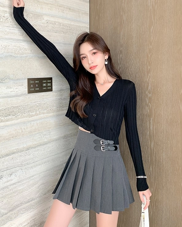 Grey Buckled Pleated Skirt | Winter - Aespa - Fashion Chingu