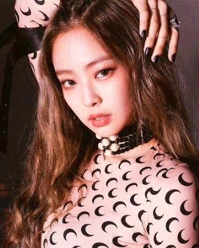Jenniemoonページ Beige Crecent Moon Top | Jennie - BlackPink - Fashion Chingu