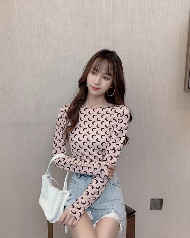Jenniemoonページ Beige Crecent Moon Top | Jennie - BlackPink - Fashion Chingu