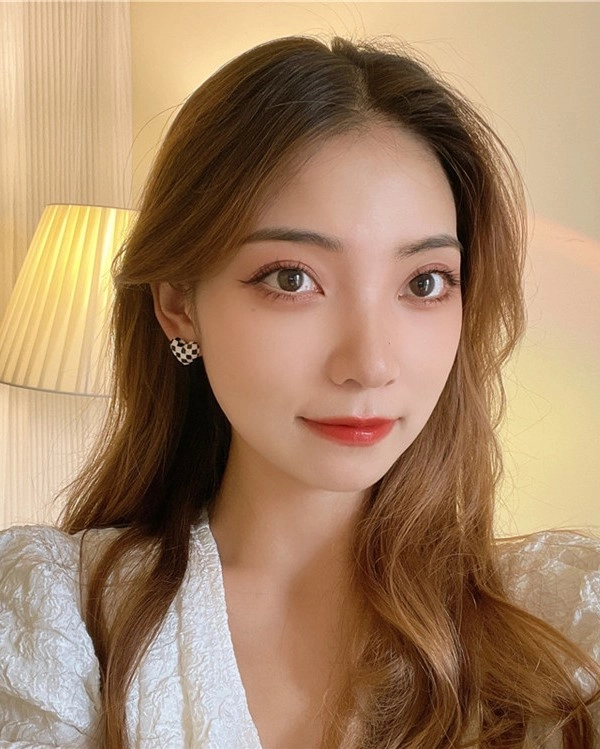 【LAZY DAWN】TWICE ジヒョ着用★square check earring E016 LAZY DAWN】TWICE ジヒョ着用☆square check earring E016 (LAZY