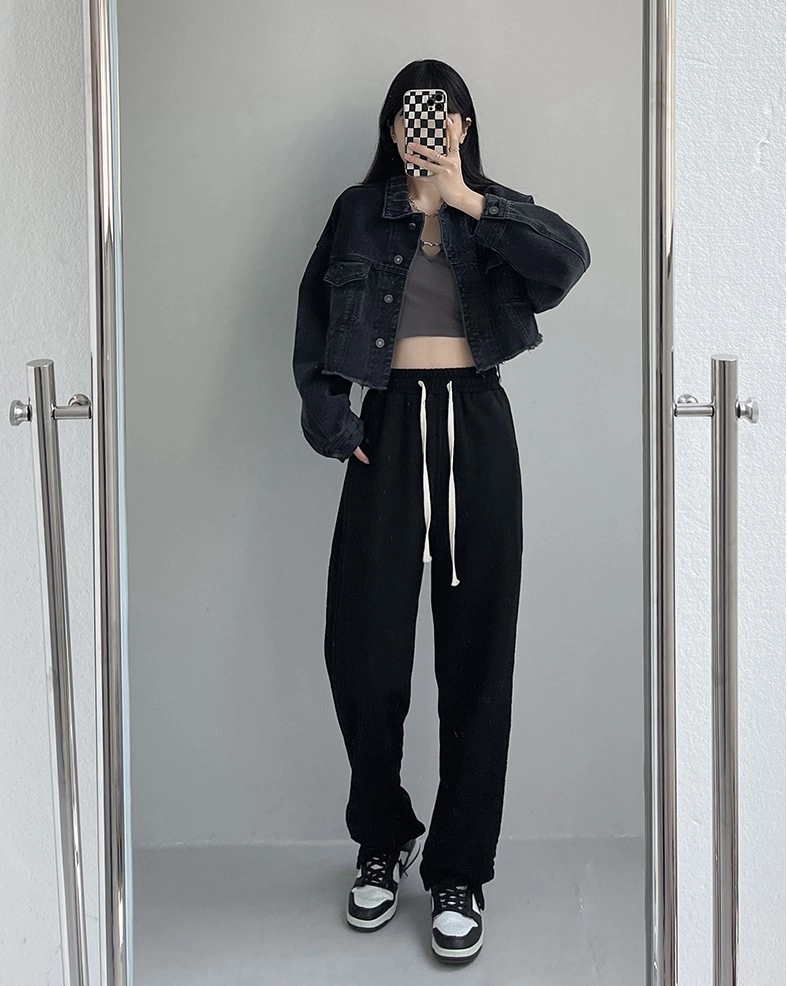   デニムジャケット　BLACKPINKジェニ　クロップド Black Cropped Denim Jacket | Jennie - BlackPink - Fashion Chingu