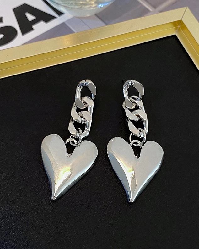 Silver Chunky Chain Heart Earrings | Yuna - ITZY - Fashion