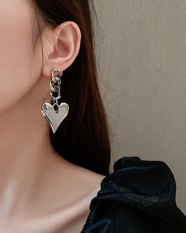 Silver Chunky Chain Heart Earrings | Yuna - ITZY - Fashion