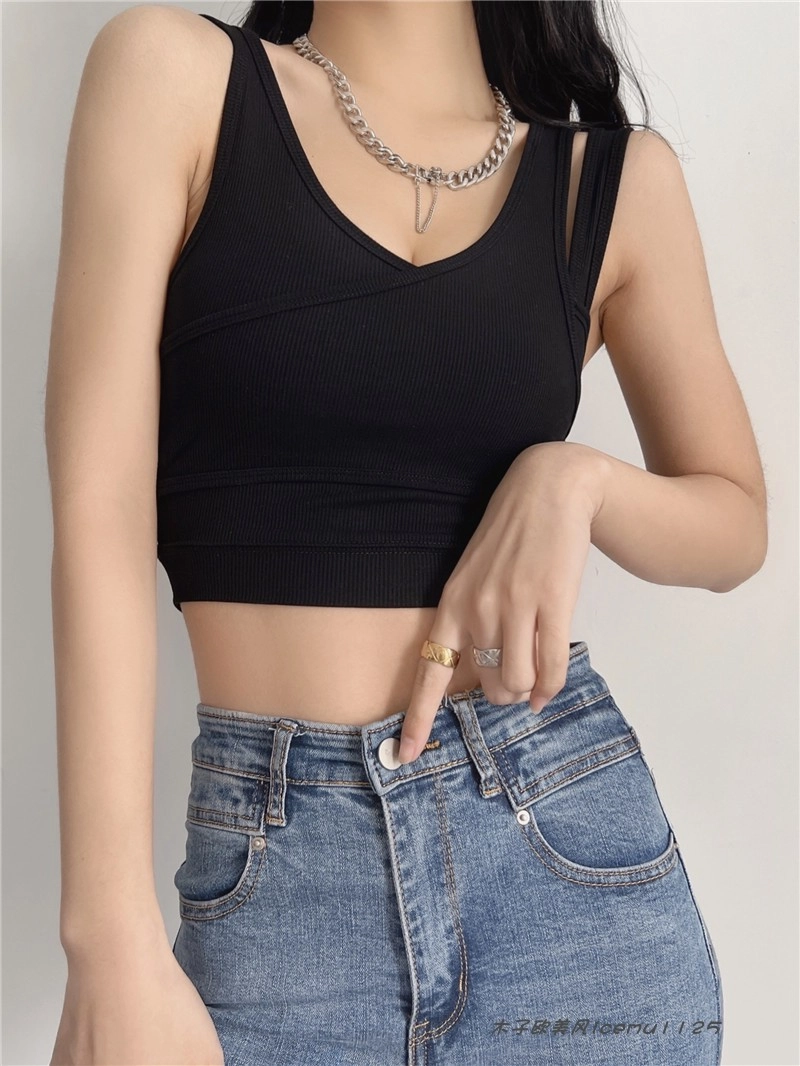 ★★ ★★ Here Black Lip Open Back Crop Top J2243 Black Halter Open Back Crop Top | Choies
