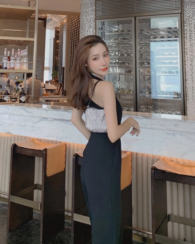 Black Classy Halter Jumpsuit | Lisa - BlackPink - Fashion Chingu