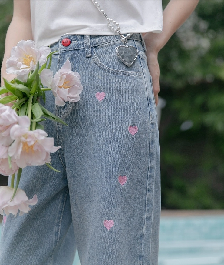 【AEAE】韓国人気★Heart Embroidery Jeans Blue Denim Heart Embroidered Jeans - Fashion Chingu