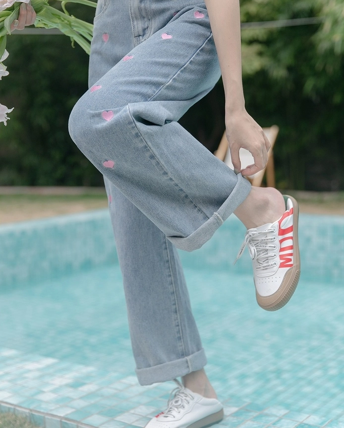Blue Denim Heart Embroidered Jeans - Fashion Chingu