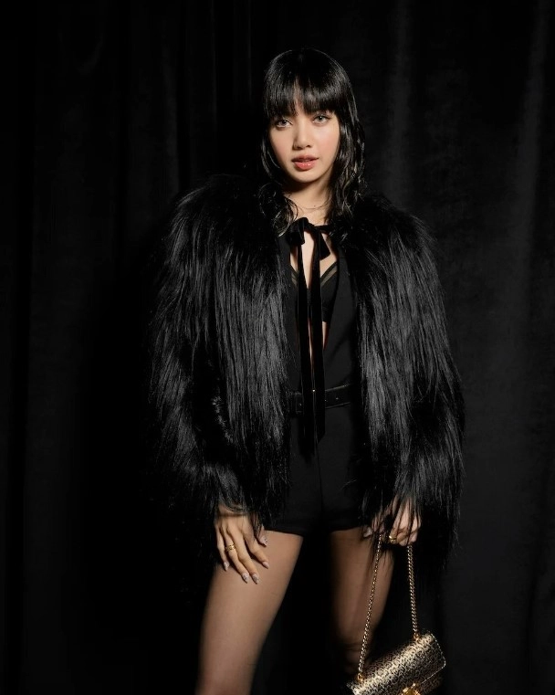 Black Faux Fur Jacket | Lisa - BlackPink - Fashion Chingu