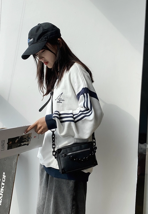 J-HOPE ショルダーバッグ BTS Black Chain Crossbody Bag | J-Hope - BTS - Fashion Chingu