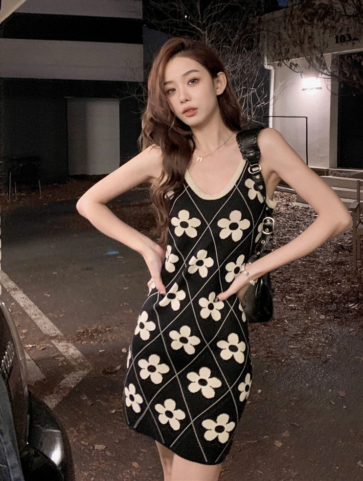 AESPA カリナ着用 [NOT YOUR ROSE] FRILL MINI DRESS Karina WEAR] NOT YOUR ROSE Frill mini dress