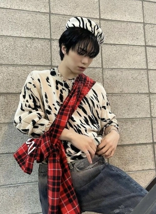 Astro Clothes & Astro Fashion - shop your favorite idols style