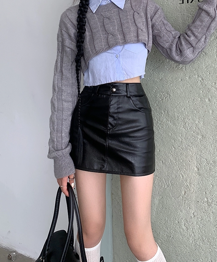 VIP【関税送料無料】希少 FENDI BLACK LEATHER PENCIL SKIRT VIP【関税送料無料】希少 FENDI BLACK LEATHER PENCIL SKIRT