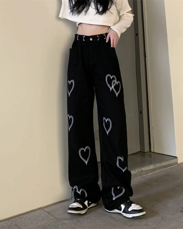 Black Heart Printed Pants | Chaeryeong - ITZY - Fashion Chingu