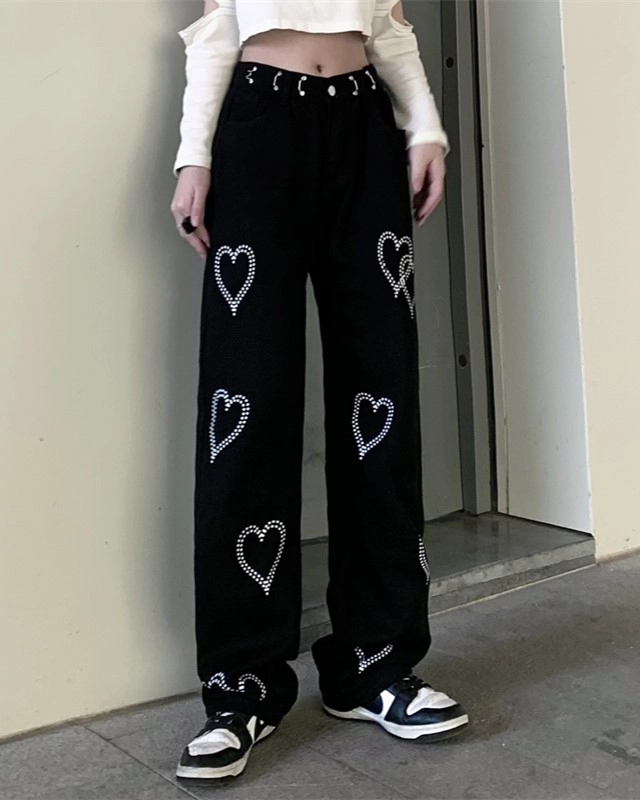 Black Heart Printed Pants | Chaeryeong - ITZY - Fashion Chingu